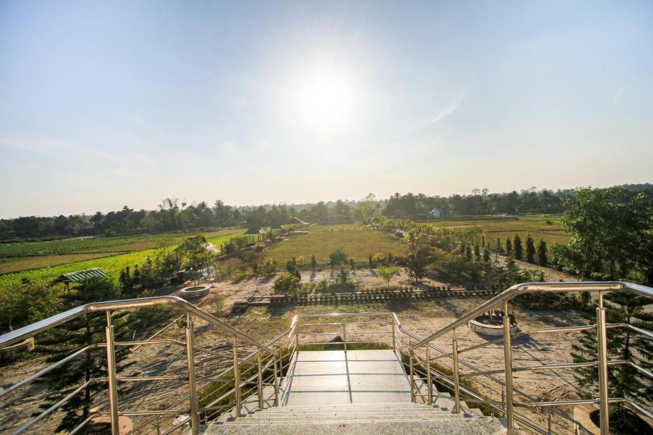 Oyo 69836 Aponjon Resort And Restaurant Shaugaon Buitenkant foto